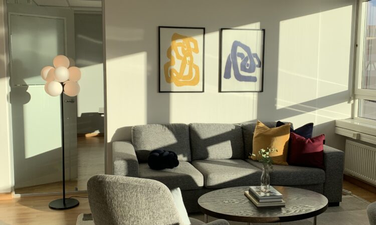 Vendavo event photo of a panel discussion titled “Show Me the Money – Demonstrating Value"